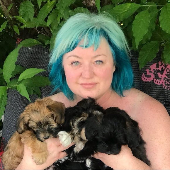 Meet your Posher, Carlee - Picture 2 of 4